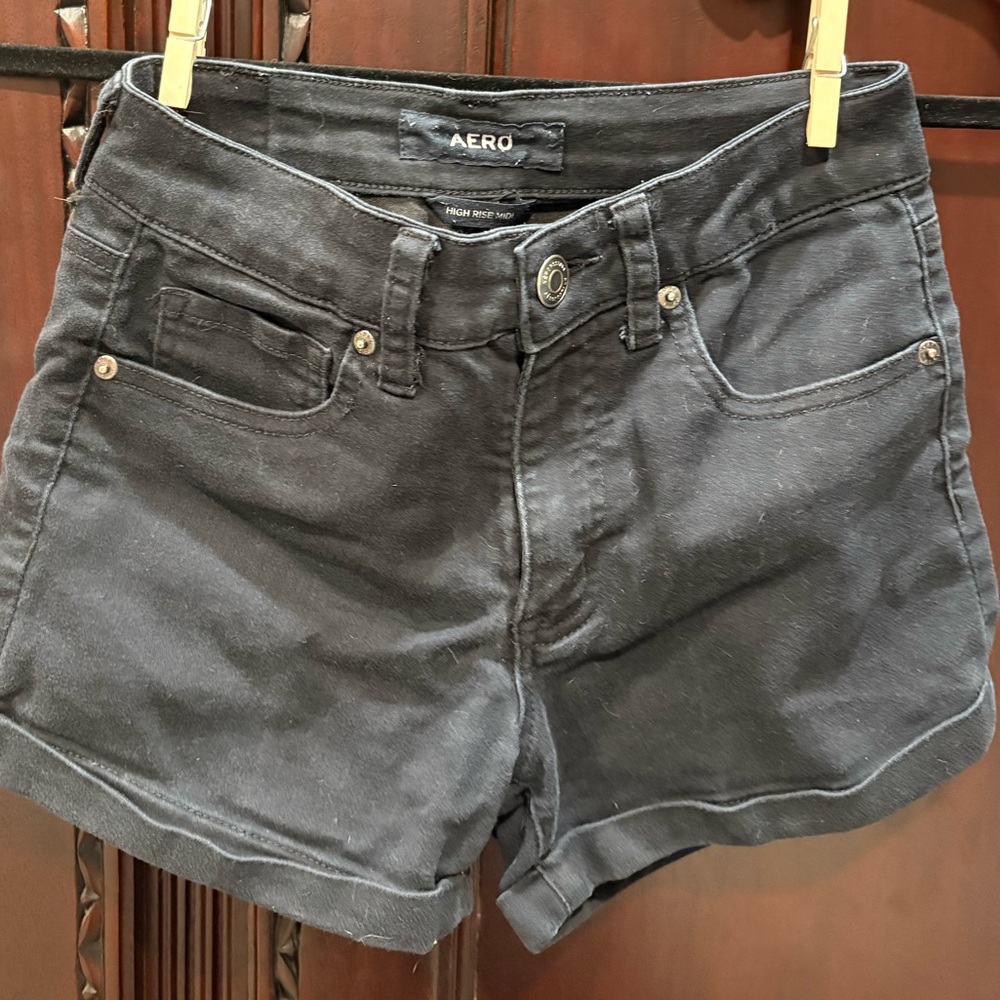 Aero mid rise shorts